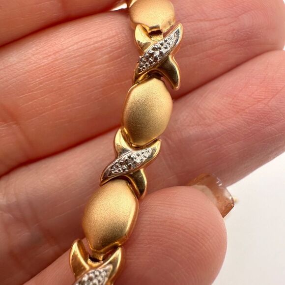 ESTATE PIECE! 14k yellow gold "XO" bracelet with diamond accents! - Picture 6 of 8